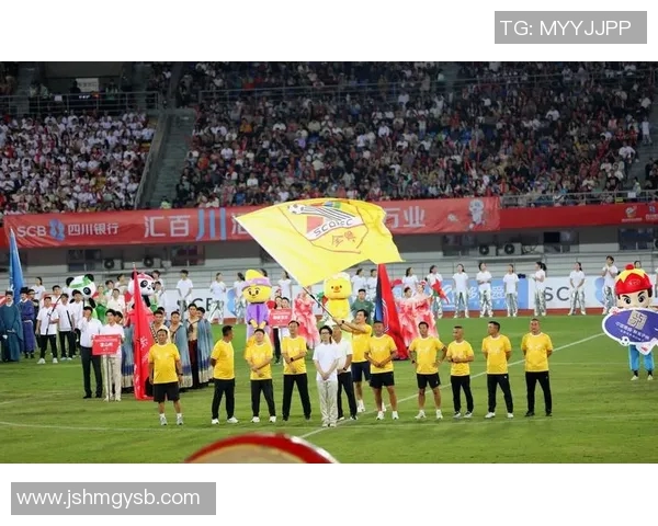 城市联赛特别报道：成都足球队在逆境中崛起的奋斗历程与荣耀时刻